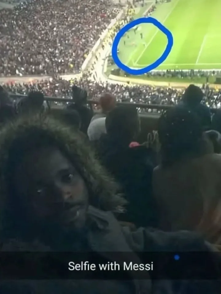 cu fotbal, multime si text Selfie with SelfiewithMessi Messi